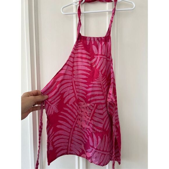 Clover Mamas Girl’s pink and dark pink batik style cotton apron with leaf print - Picture 1 of 4